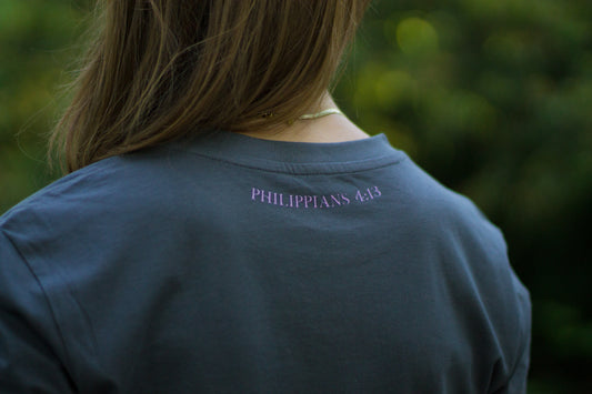 Philippians 4:13 - T-shirt (Dark Shadow x Pink)